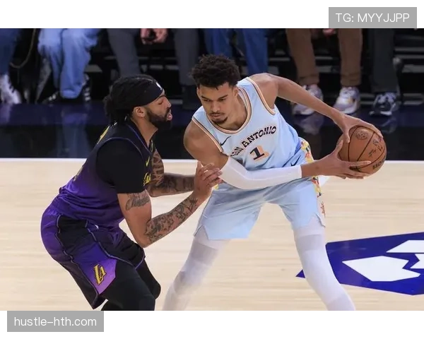 戴维斯强势防守表现领跑DPOY争夺战