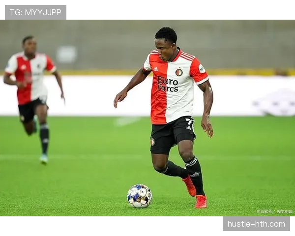 费耶诺德战术革新引发热议,球队新表现备受期待 费耶诺德战术革新引发热议,球队新表现备受期待