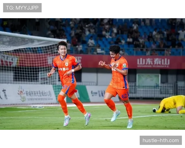 足球新星闪耀赛场，关键进球助球队取胜